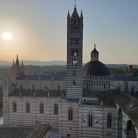 Loft Vicolo Di Vallepiatta 2 Min Piazza Del Campo Con Parcheggio Siena Luaran gambar