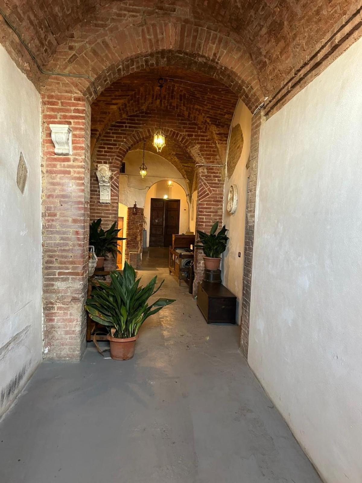 Loft Vicolo Di Vallepiatta 2 Min Piazza Del Campo Con Parcheggio Siena Luaran gambar