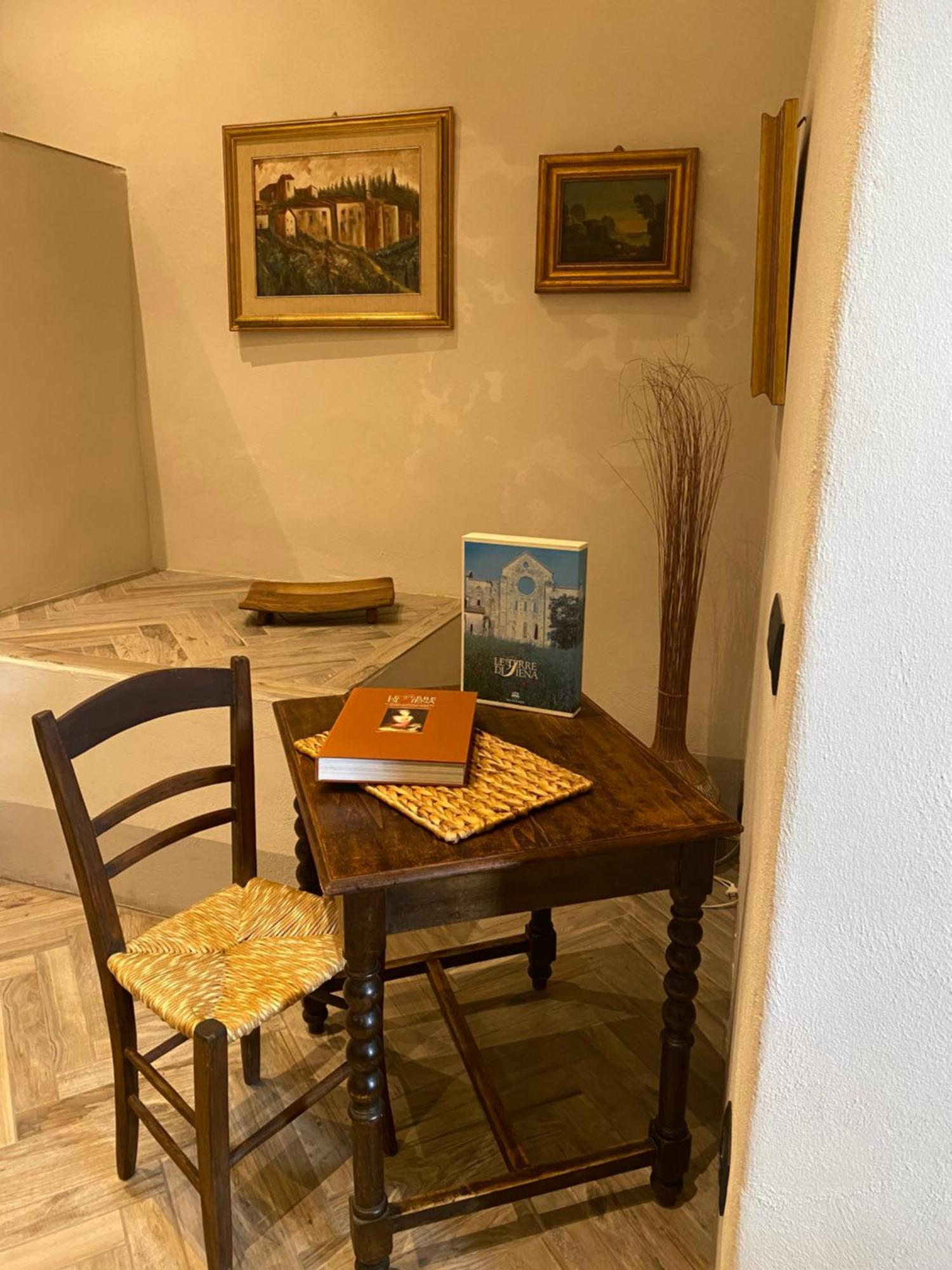 Loft Vicolo Di Vallepiatta 2 Min Piazza Del Campo Con Parcheggio Siena Luaran gambar