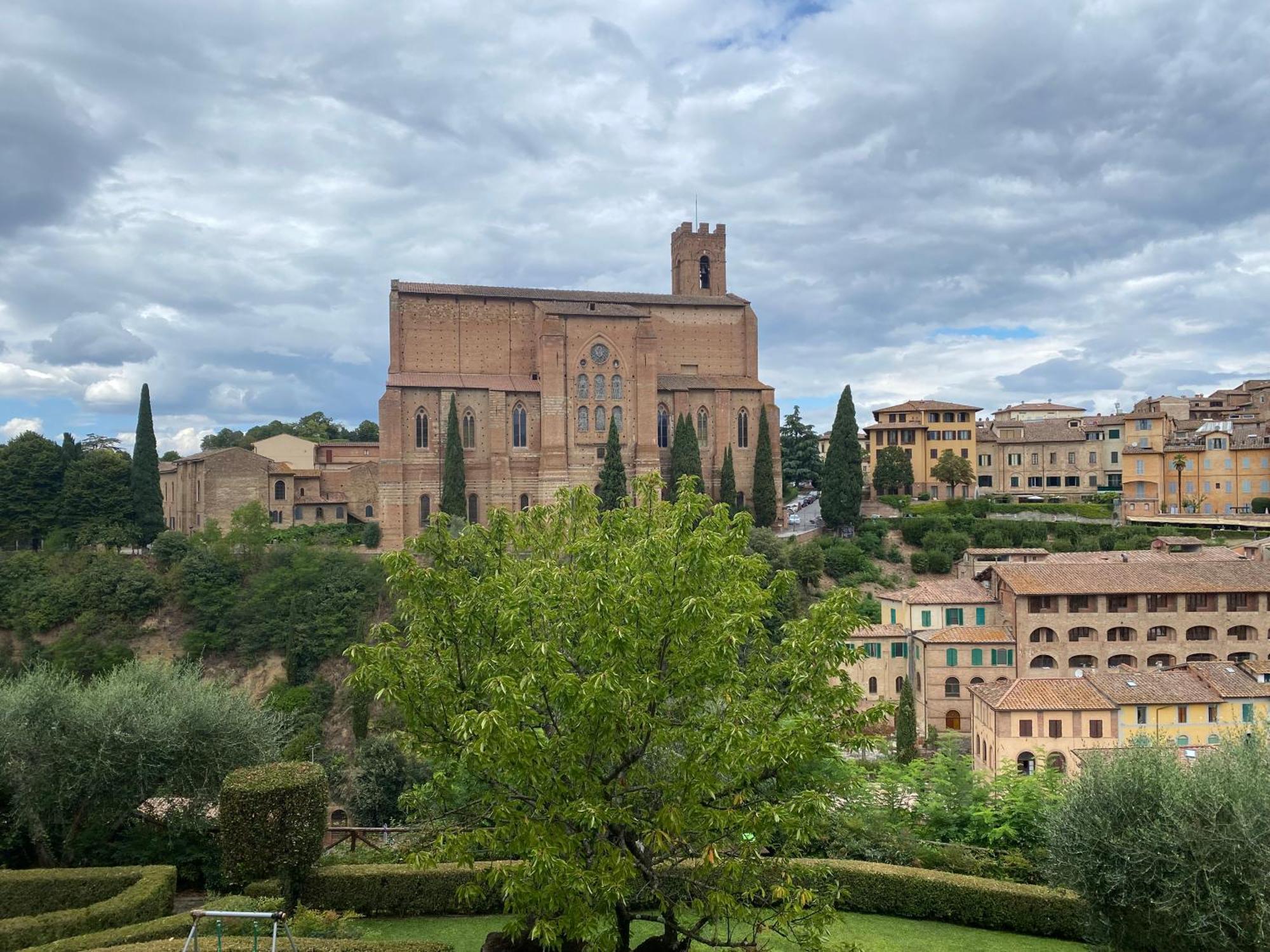 Loft Vicolo Di Vallepiatta 2 Min Piazza Del Campo Con Parcheggio Siena Luaran gambar