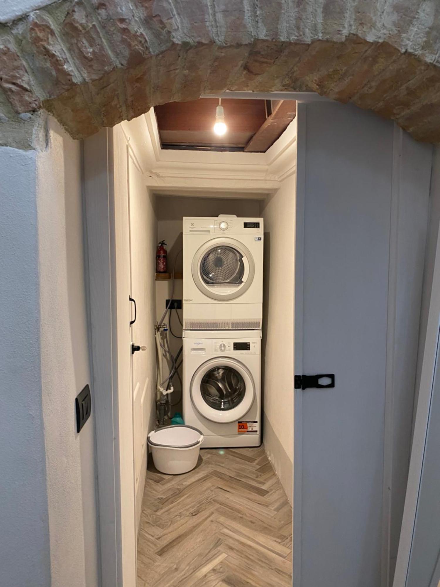 Loft Vicolo Di Vallepiatta 2 Min Piazza Del Campo Con Parcheggio Siena Luaran gambar