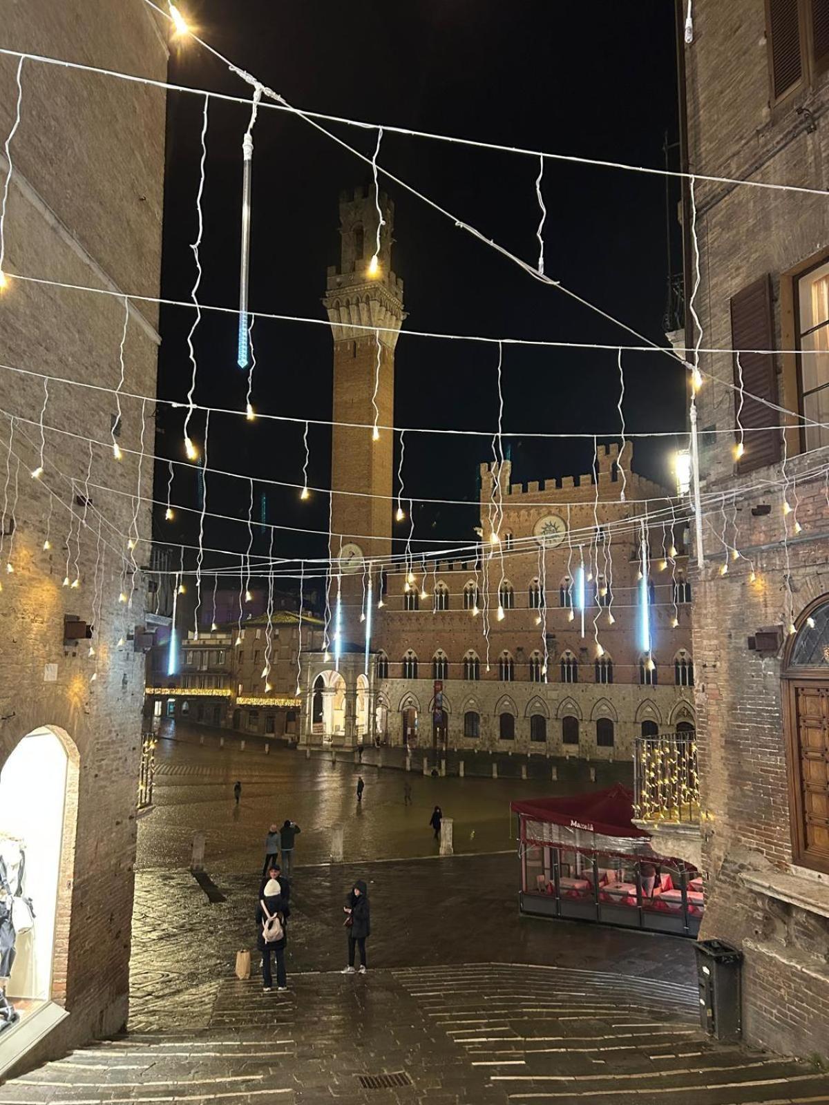 Loft Vicolo Di Vallepiatta 2 Min Piazza Del Campo Con Parcheggio Siena Luaran gambar