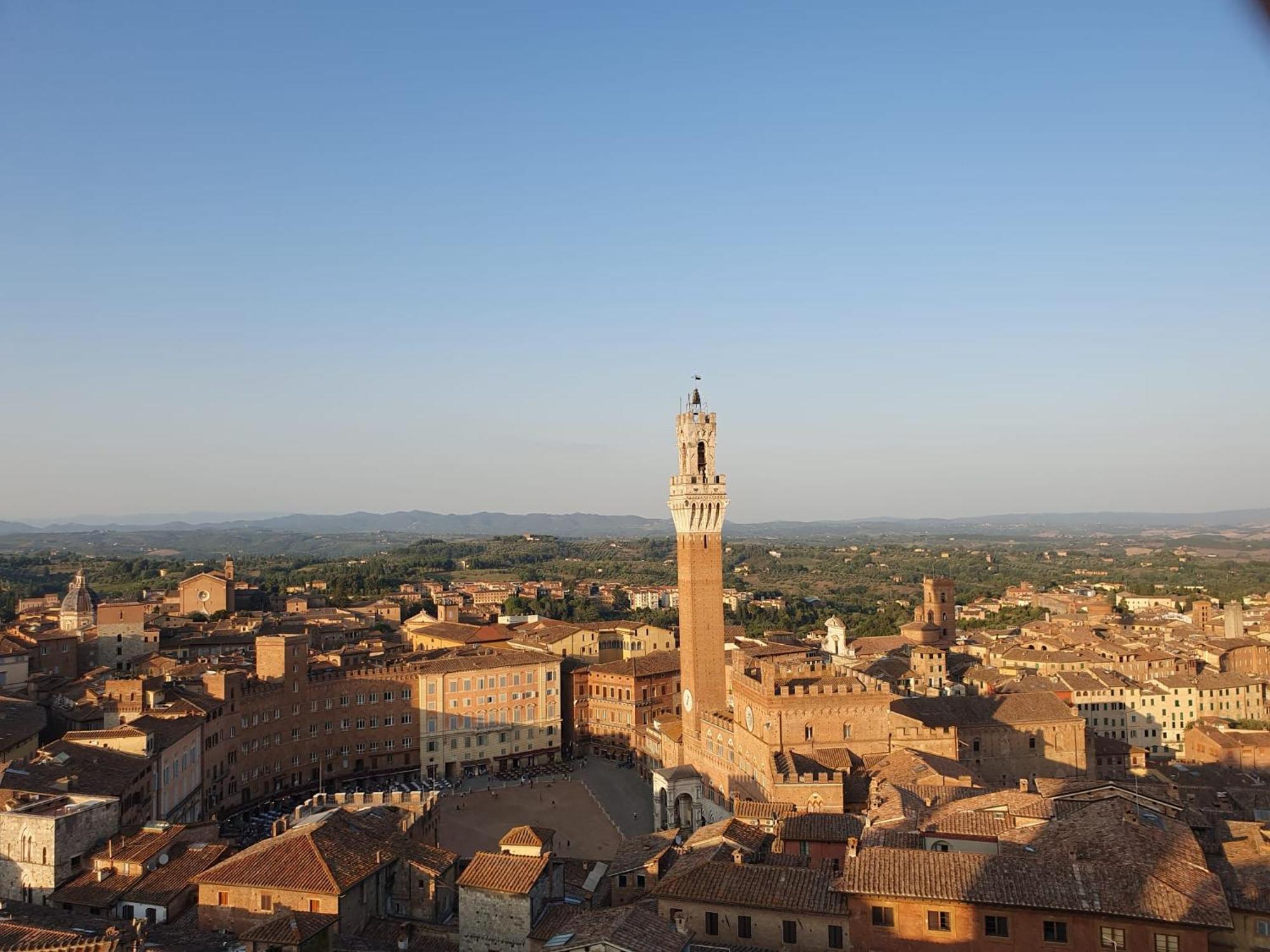 Loft Vicolo Di Vallepiatta 2 Min Piazza Del Campo Con Parcheggio Siena Luaran gambar